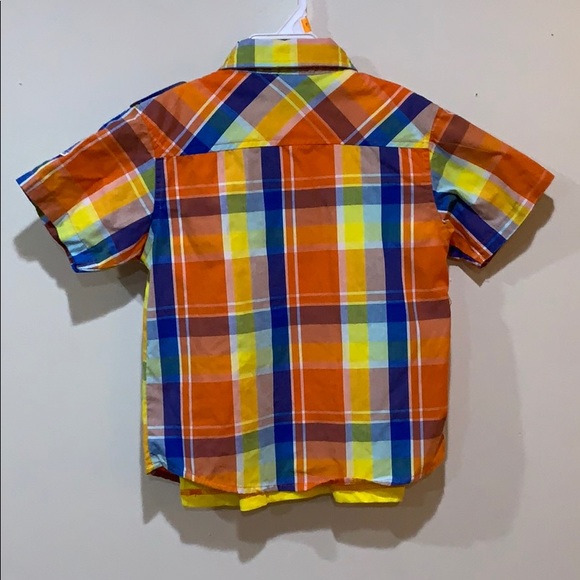 Short sleeve button up shirt w/ T and Jean shorts - Picture 2 of 5